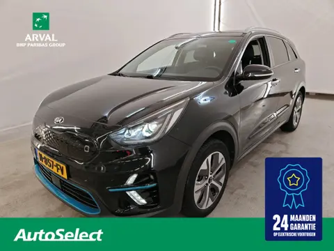 Kia E-Niro 64 kWh 204 pk DynamicPlusLine | SOH 100% | Trekhaak | Schuifdak | Stuur- en Stoelverwarmi