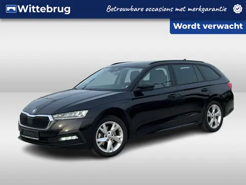 Škoda Octavia Combi 1.4 TSI DSG iV PHEV Ambition Stoelverwarming voor + achter / Cruise control / Pa