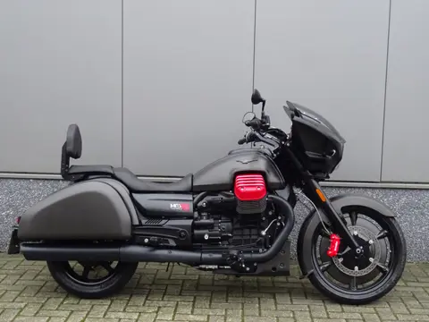 Moto Guzzi MGX 21 FLYING FORTRESS (bj 2017)