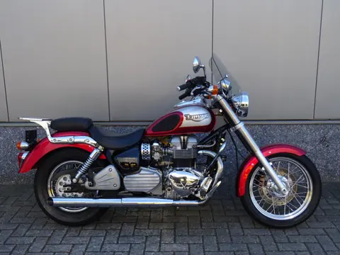 Triumph BONNEVILLE AMERICA (bj 2003)