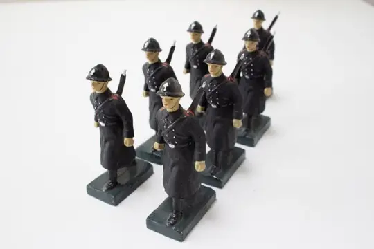 Durso - Figuur/beeld 7 marcherende Belgische gendarmes -