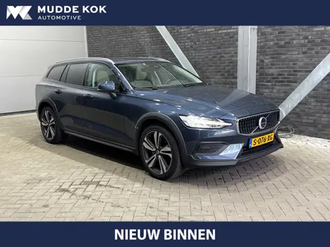 Volvo V60 Cross Country 2.0 B5 AWD Pro | ACC | Panoramadak | Harman/Kardon | Keyless | Memory | Trek