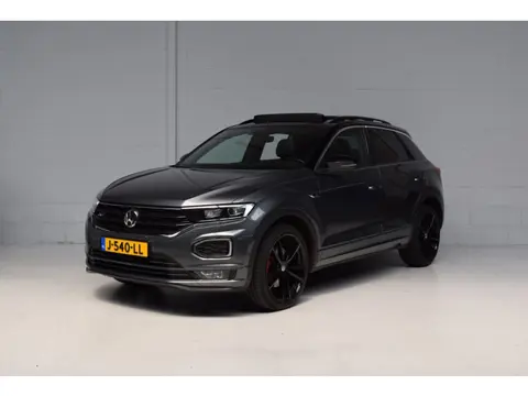 Volkswagen T-Roc 1.5 TSI R-Line PANORAMADAK / VIRTUAL / CARPLAY / CAMERA / SFEERVERLICHTING / 19INCH
