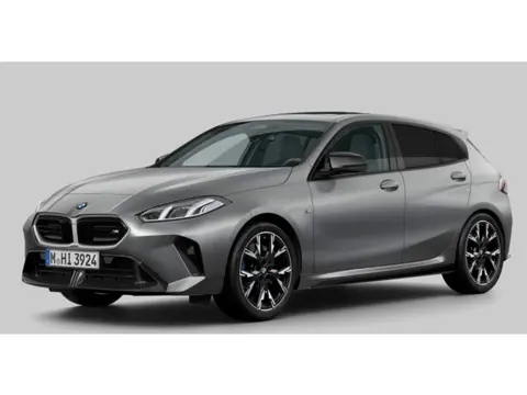 BMW 1-serie M135 xDrive | Frozen Pure Grey | Panorama | Harman/Kardon | 19'' | Elek. Stoelverst. | C