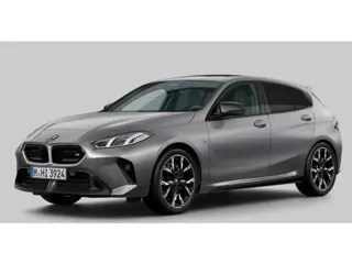 BMW 1-serie M135 xDrive | Frozen Pure Grey | Panorama | Harman/Kardon | 19'' | Elek. Stoelverst. | C