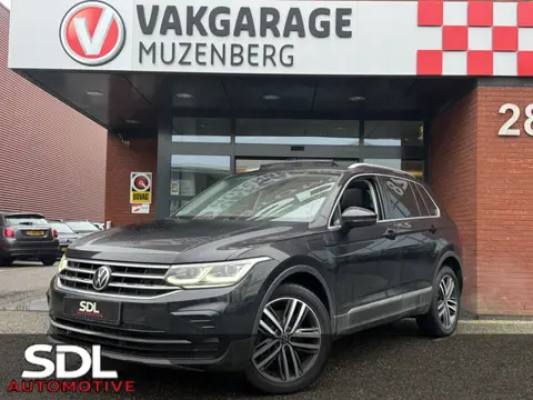 Volkswagen Tiguan 1.4 TSI eHybrid Business+ // PANO SCHUIF-DAK // NAVI // ADAPTIVE CRUISE // AFN. TR