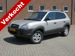 Hyundai Tucson 2.0i Dynamic * Rijklaarprijs incl. garantie * Trekhaak * Airco * Carplay Android NAVI