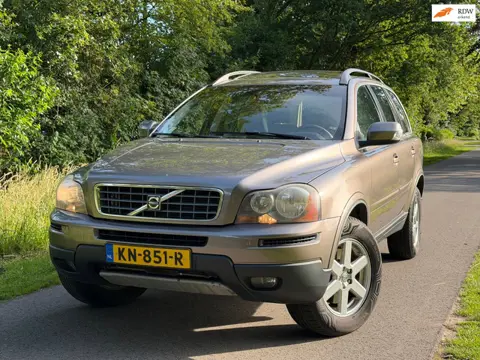 Volvo XC90 2.4 D5 Momentum 5p. | Cruise + Airco + Leder Nu € 4.450,-!!!