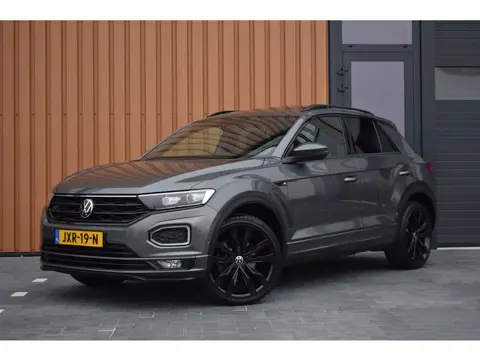 Volkswagen T-Roc 1.5 TSI 150pk DSG R-line | Pano | Camera | Trekhaak | Virtual | Beats
