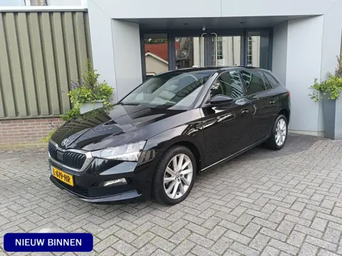 Škoda Scala 1.0 TSI Sport Business | Trekhaak | Carplay| Virtual cockpit | Zwart hemel | 110 pk | NA