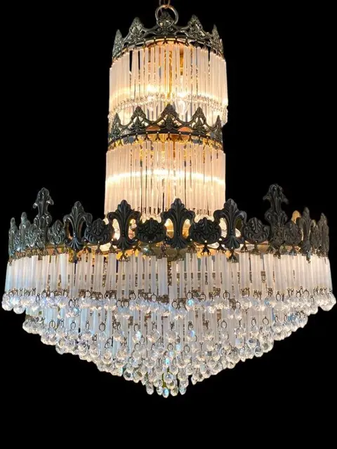 Kroonluchter, oude bronzen lamp