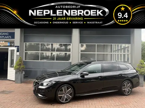Volkswagen Passat Variant 1.5 eHybrid R-Line Edition | SoH 100% | 272pk | Pano | IQ.Light | ACC | Er