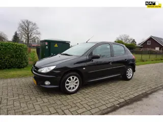 Peugeot 206 1.4 Forever APK MAART 2027