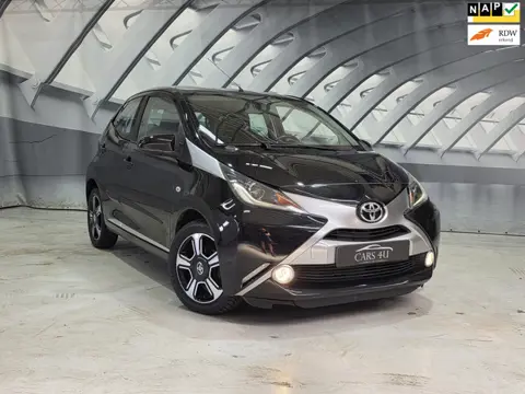 Toyota Aygo 1.0 VVT-i x-clusiv clima cruise navi keyless
