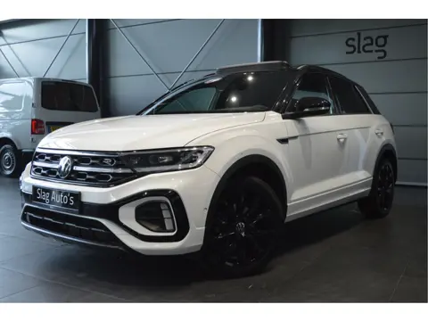 Volkswagen T-Roc 1.5 TSI 2X R-Line navi pano camera trekhaak 18 inch 150 pk !!