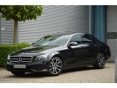 Mercedes-Benz E-Klasse 200 AVANTGARDE | AUTOMAAT | SCHUIFDAK | NIGHT PAKKET | SFEERVERL | CARPLAY | 
