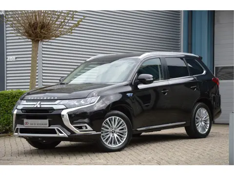 Mitsubishi Outlander 2.4 PHEV Instyle LED | CAMERA | CAR PLAY | STOELVERWARMING