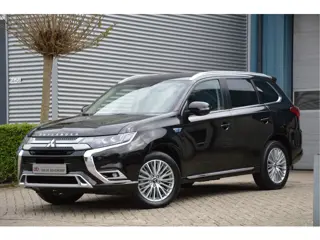 Mitsubishi Outlander 2.4 PHEV Instyle LED | CAMERA | CAR PLAY | STOELVERWARMING