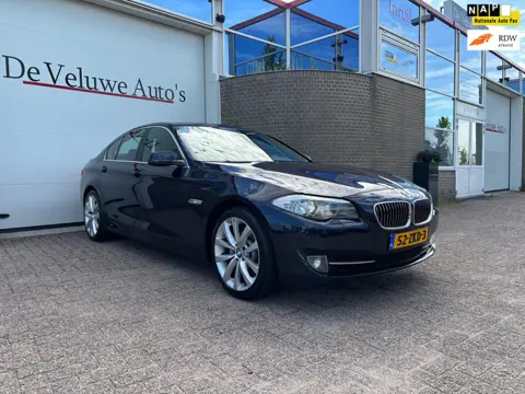 BMW 5-serie 520i High Executive|Trekhaak|Navi|Climate|PDC