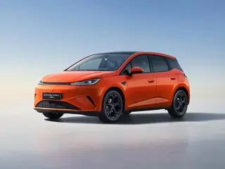 BYD DOLPHIN G DM-i Sport NIEUW/ 1040 KM / Sunset Orange / 105 EV / 360°-camera / HUD / Sport uitvoer