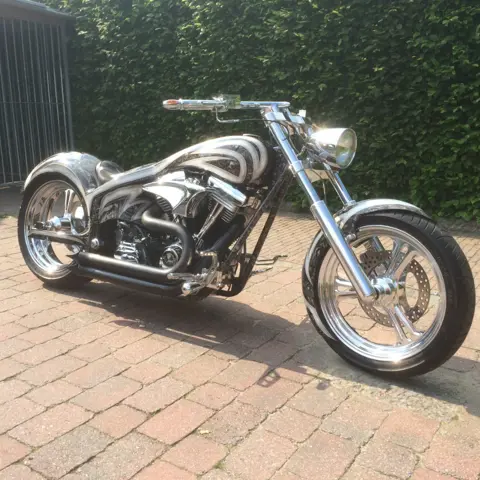Cobra H-D eigenbouw, (geen verbouwing), één van de weinige die gekeurd is door het ministerie