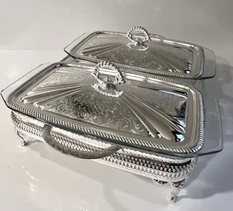 Indrukwekkende dubbele serveerschaal voor "Hors d'Oeuvre"