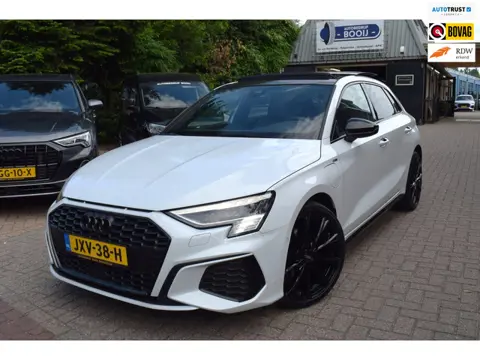 Audi A3 Sportback TFSI e S-LINE/204PK/ CARPLAY/ADAP CRUISE/PANO DAK/NAVI/MATRIX LED/RS /AIRCO ECC/PD