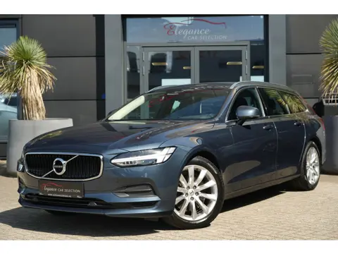 Volvo V90 2.0 T5 Momentum 255pk Panoramdak/Trekhaak/Navigatie
