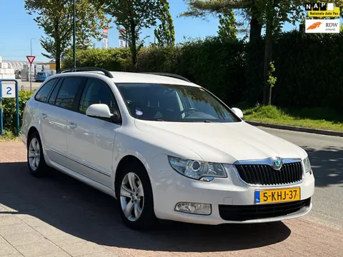 Skoda Superb Combi 1.4TSI Greentech Active * APK 14-05-2027!