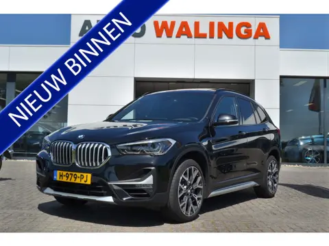 BMW X1 2.0 192 pk Autom. | Panoramdak | Trekhaak 1800kg | Leer | Head Up | Achteruitrijcamera | sDri