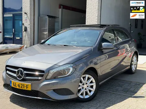 Mercedes-Benz A-klasse 180 Ambition/AMG pakket/automaat/nap/1e EIG/goede onderhoud/1jaar apk/navi/pa
