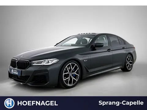 BMW 5-serie 545e xDrive High Executive M Sport | Dakraam | Camera | Autopilot | Stoel-/Stuurverwarmi