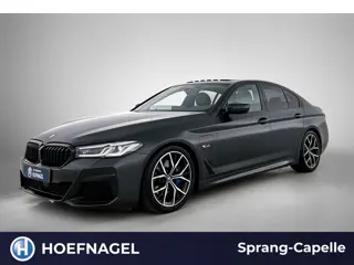 BMW 5-serie 545e xDrive High Executive M Sport | Dakraam | Camera | Autopilot | Stoel-/Stuurverwarmi