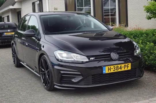 VOLKSWAGEN GOLF 1.5 TSI (150pk) DSG R-line LED/Keyless/Camera/Massage/19 inch