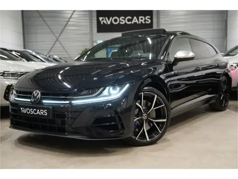 Volkswagen Arteon Shooting Brake 2.0 TSI R 320PK * Pano - Kuipstoelen - Trekhaak - 360° Cam - Harman