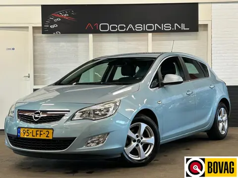 Opel Astra 1.6 Cosmo (bj 2010, automaat)