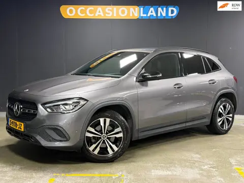 Mercedes-Benz GLA-klasse 180 Progressive|LED|STOELV|CAMERA|CARPLAY|NAVI|BLUETOOTH|18INCH|