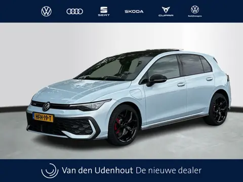 Volkswagen Golf GTE 1.5 TSI eHybrid 272pk DSG | Panoramadak | 360 camera | Stoelverwarming | Side as