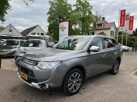 MITSUBISHI OUTLANDER 2.0 PHEV LIMITED EDITION X-LINE PLUG-IN AUTOMAAT / SCHUIFDAK / LEDER / TREKHAAK / CAMERA / 18'' LM-VELGEN