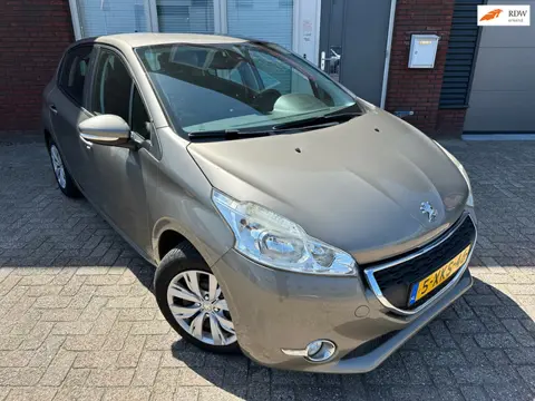 Peugeot 208 1.2 VTi Envy / Navi / PDC / Riem v.v. / NAP / Clima