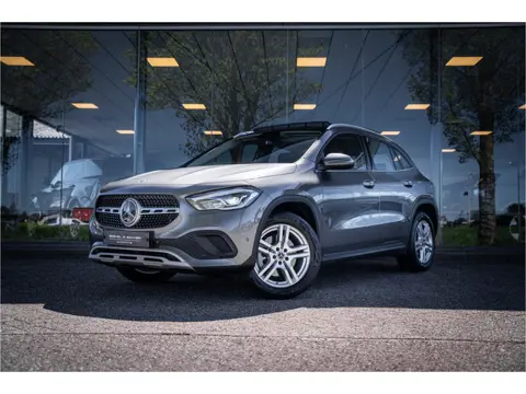 Mercedes-Benz GLA 250 e Style ** Panodak ** Trekhaak ** LED **