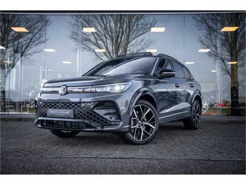 Volkswagen Tiguan eHybrid R-Line Edition ** Panodak ** Trekhaak ** Leder ** Memory Harman/Kardon ** 