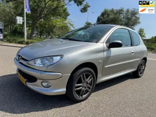 Peugeot 206 1.4 Forever / elektrische.ramen / deurvergrendeling / lmv / nap…..