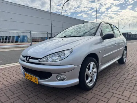 Peugeot 206 1.4 Génération Airco/Cruise/Trekhaak/Nieuw APK