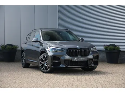 BMW X1 xDrive25e 220pk M-Sport Pano|Trekh|Memory|HUD|Cam