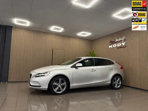 Volvo V40 2.0 T3 Nordic+ * Dealer onderhouden / Navigatie / LED / Stoelverwarming / NL Auto *