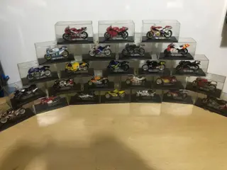 Deagostini - 1:24 - 25 motorbikes