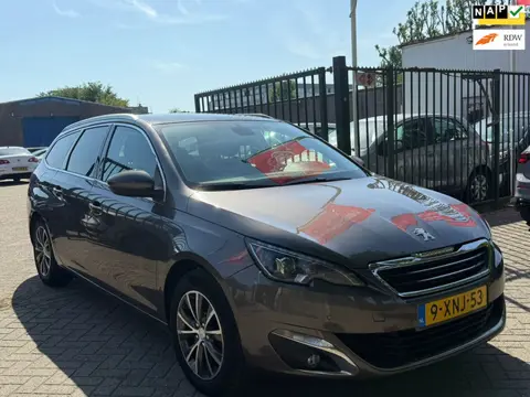 Peugeot 308 SW 1.2 e-THP Allure 1e eigenaar dealer onderhouden trekhaak navigatie cruis control pano