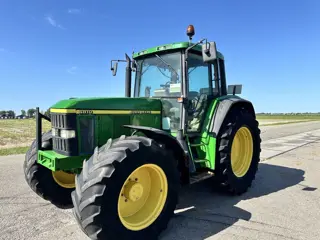 John Deere 6810