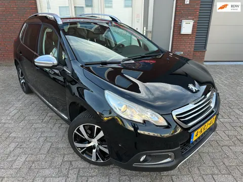 Peugeot 2008 1.6 VTi Féline / Pano / Navi / Leder / PDC / NAP